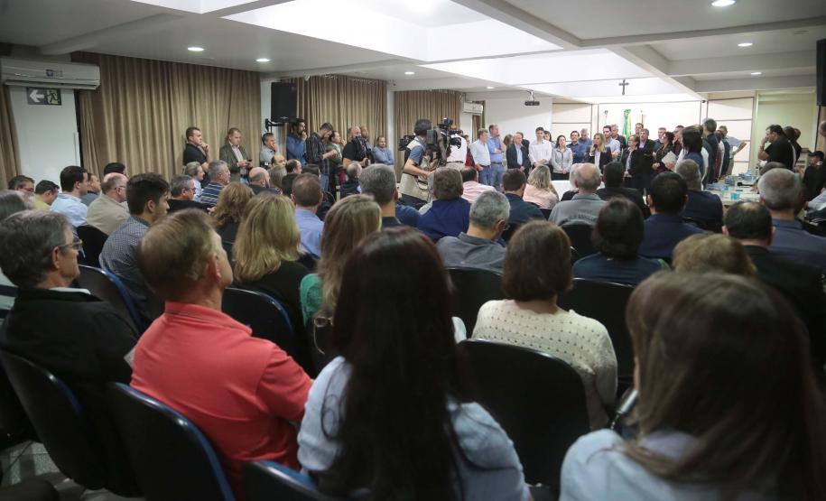 Em solenidade na Câmara Municipal de Francisco Beltrão, neste sábado (30), a governadora Cida Borghetti anunciou R$ 87 milhões para obras de infraestrutura a ações na região Sudoeste. Dos recursos, R$ 76,6 milhões fazem parte do Programa Estadual de Recuperação e Conservação de Estradas, que tem R$ 1,5 bilhão para melhorias na malha rodoviária estadual.-. Francisco Beltrão,30/06/2018 Foto:Jaelson Lucas / ANPr