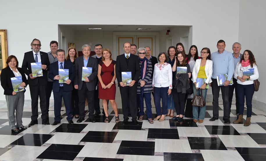 Foi lançada na manhã desta segunda-feira (19) a publicação com os resultados do Inventário Florestal Nacional no Paraná, em cerimônia realizada no Palácio Iguaçu