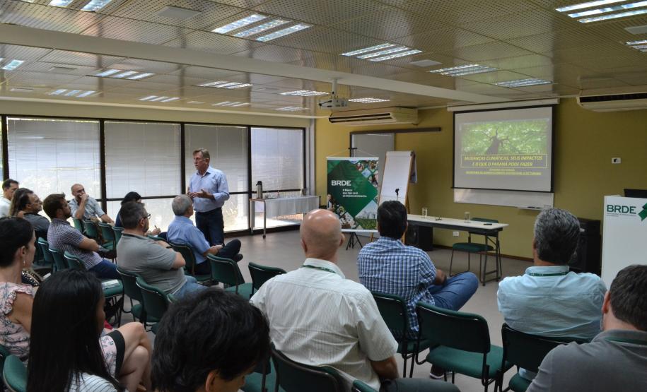 Secretaria participa de encontro sobre mudanças climáticas Secretaria participa de encontro sobre mudanças climáticas