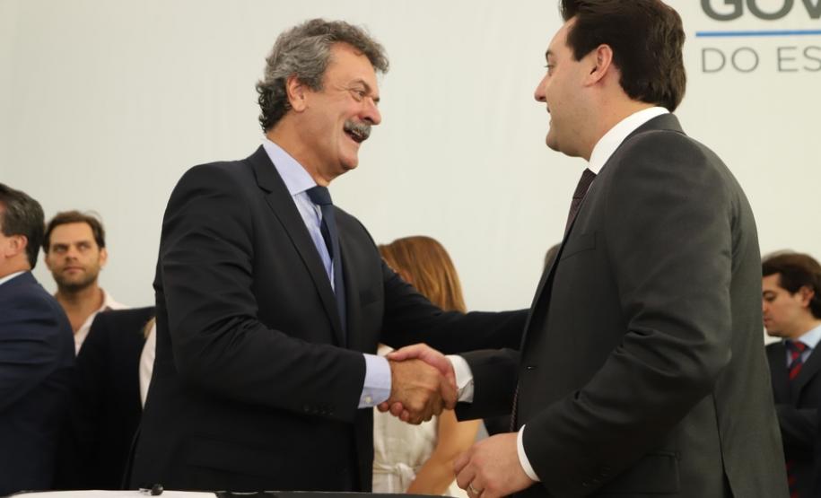 O governador Carlos Massa Ratinho Junior afirmou nesta terça-feira (12) que o Governo do Estado vai agilizar os processos de licenciamento ambiental para aliar a sustentabilidade com o desenvolvimento econômico do Estado. Ele deu posse, em cerimônia no Palácio Iguaçu, ao secretário de Estado do Desenvolvimento Sustentável e Turismo, Marcio Nunes, e aos presidentes das autarquias vinculadas à pasta.  _  Curitiba, 12/02/2019  -  Foto: José Fernando Ogura/ANPr