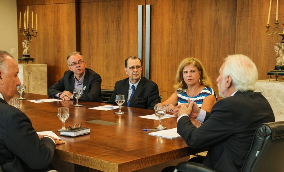O governador em exercício Darci Piana recebe o presidente da Paraná Turismo, João Jacob Mehl  e representantes do G5 nesta quinta-feira (7) no Palácio Iguaçu.   Curitiba, 07/03/2019 -  Foto: Geraldo Bubniak/ANPr