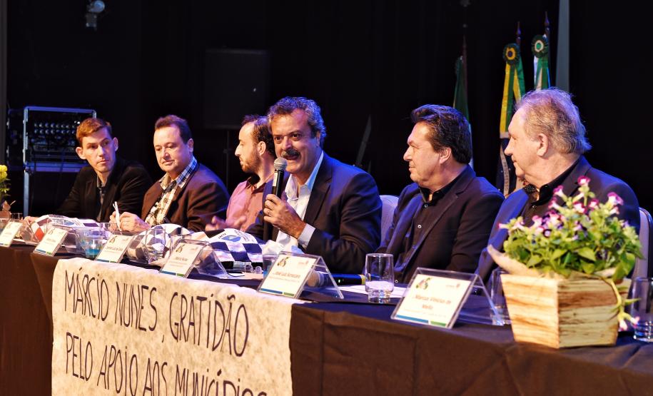 Estado e municípios debatem gestão de resíduos sólidos
