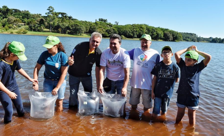 Governo promove soltura de peixes e plantio de árvores no Interior Governo promove soltura de peixes e plantio de árvores no Interior
