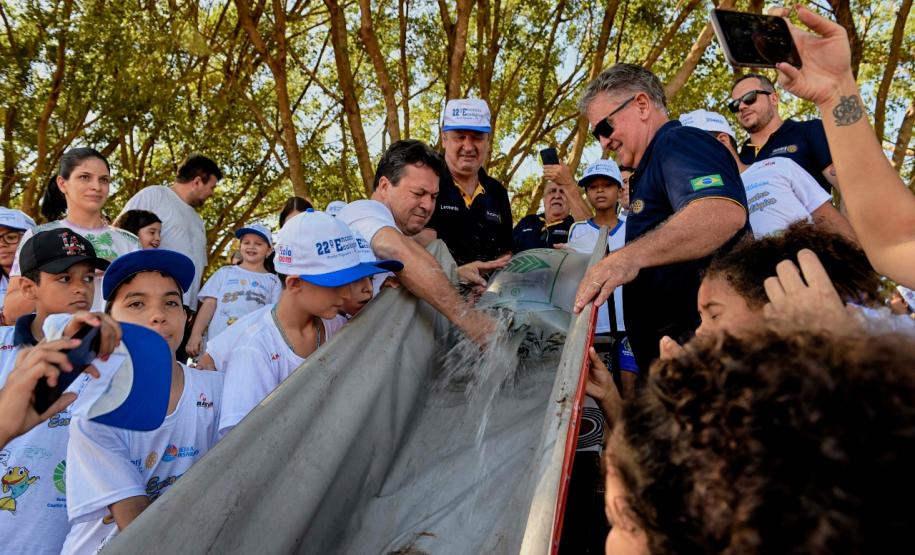 Governo promove soltura de peixes e plantio de árvores no Interior Governo promove soltura de peixes e plantio de árvores no Interior