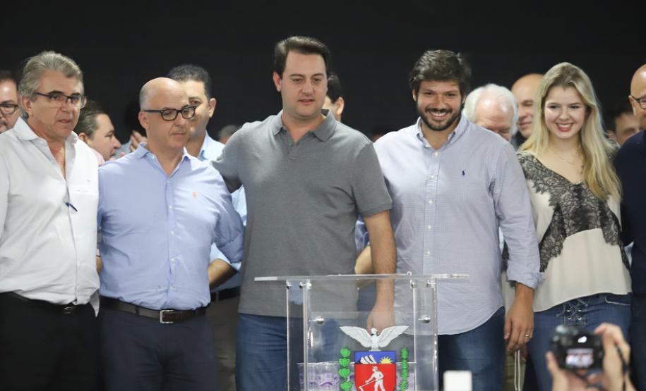 O governador Carlos Massa Ratinho Junior afirmou nesta sexta-feira (12), em encontro com prefeitos de cidades da região Norte, realizado na ExpoLondrina, que o programa de transferência da sede administrativa para cidades do interior fortalece a presença do governo junto à população e agiliza o encaminhamento das demandas regionais.  -  Londrina, 12/04/2019  -  Foto: Rodrigo Félix Leal/ANPr