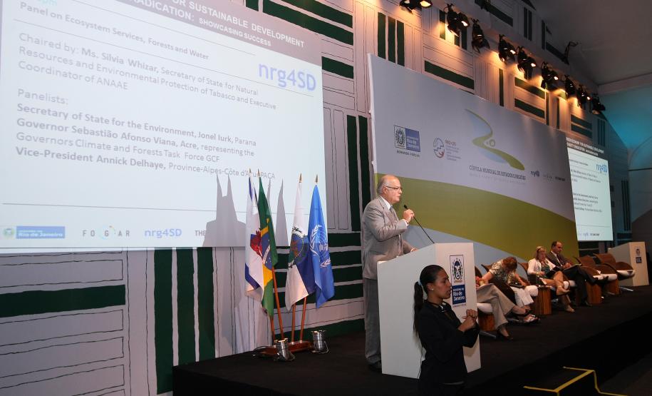 O secretário estadual do Meio Ambiente e Recursos Hídricos, Jonel Iurk, afirmou nesta terça-feira (19/06), no Rio de Janeiro, que o governo paranaense tem como meta recuperar até um milhão de hectares de florestas nativas nos próximos 20 anos. Ele destacou que o Estado vem adotando medidas inovadoras para a conservação das riquezas naturais e que o trabalho foi reforçado com o lançamento do programa Bioclima Paraná.