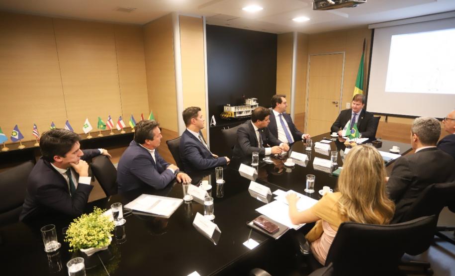 Paraná entrega projeto da orla de Matinhos em Brasília