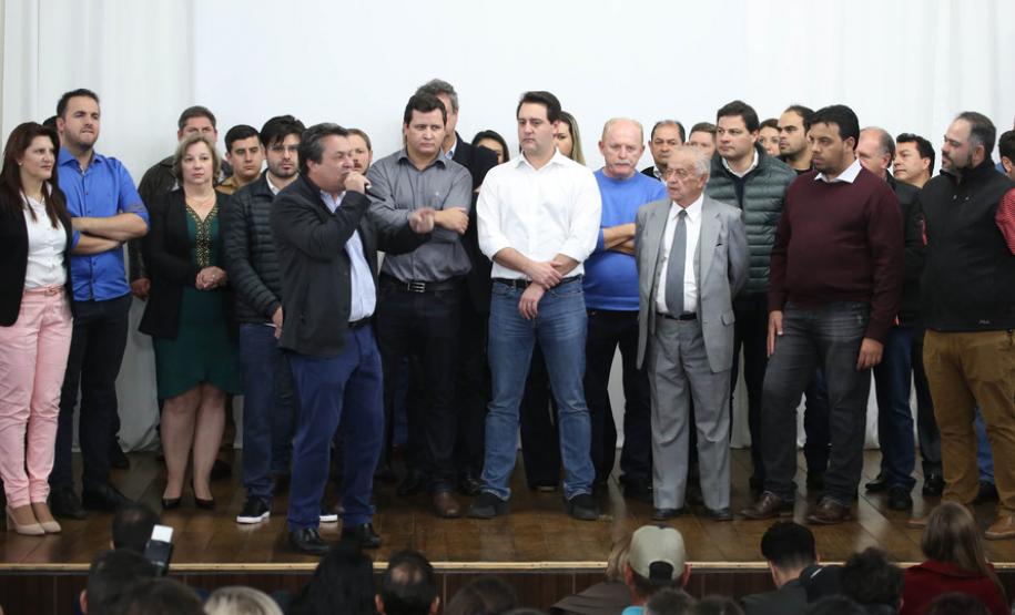 Mais 56 famílias recebem títulos de propriedade de seus imóveis