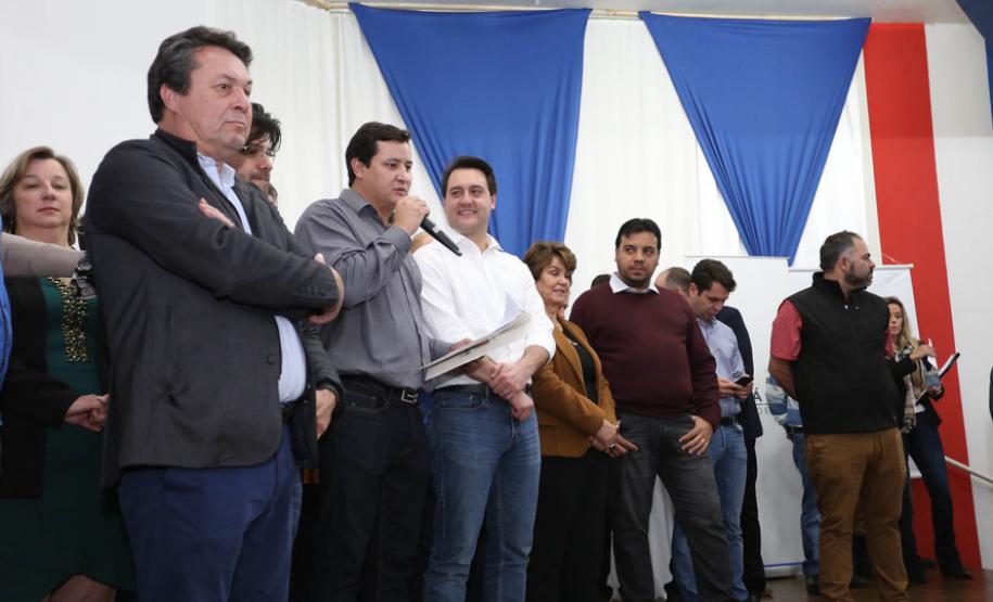 Mais 56 famílias recebem títulos de propriedade de seus imóveis