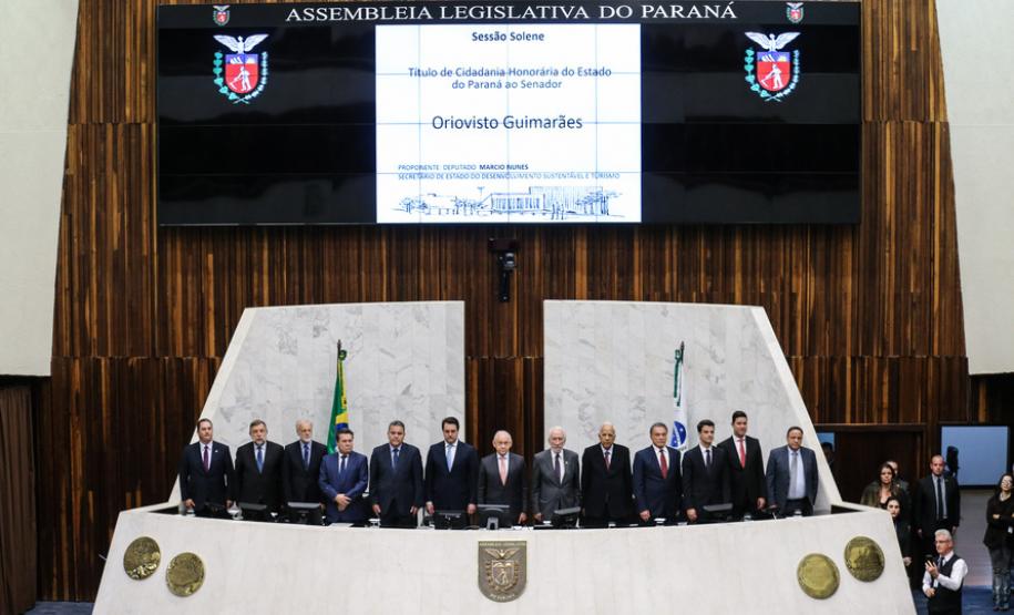 Governador participa de homenagem a Oriovisto Guimarães