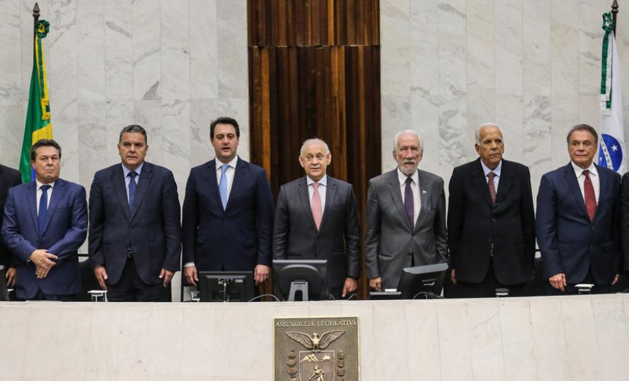 Governador participa de homenagem a Oriovisto Guimarães