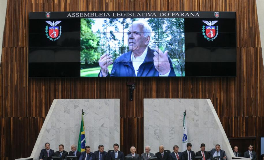 Governador participa de homenagem a Oriovisto Guimarães
