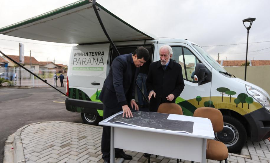 Governo entrega documentos para regularizar pequenas propriedades rurais de Piraquara