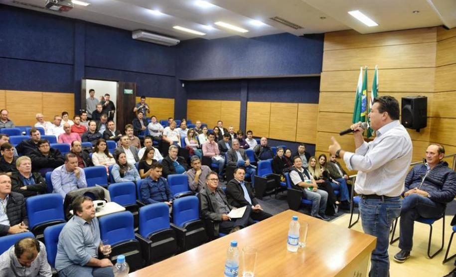 Governo e municípios discutem gestão de resíduos urbanos