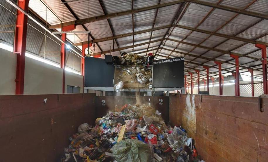 Governo e municípios discutem gestão de resíduos urbanos