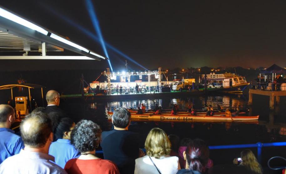 Espetáculo na baía de Paranaguá comemora 371 anos do aniversário do município