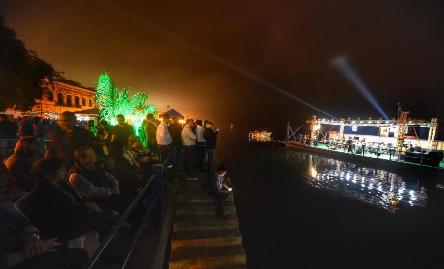 Espetáculo na baía de Paranaguá comemora 371 anos do aniversário do município