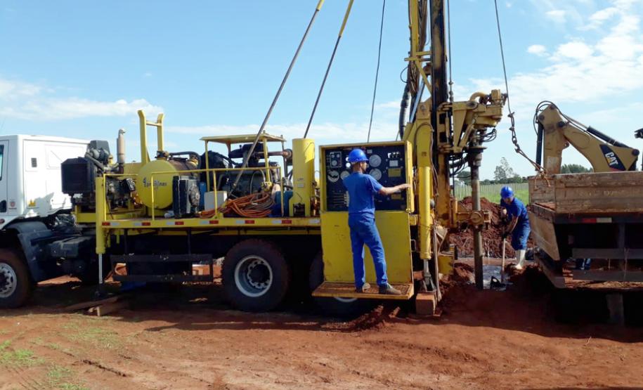 Novos poços artesianos levarão água para 10 mil pessoas em áreas isoladas Novos poços artesianos levarão água para 10 mil pessoas em áreas isoladas