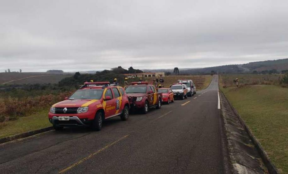 IAP promove queima controlada no Parque Estadual de Vila Velha IAP promove queima controlada no Parque Estadual de Vila Velha