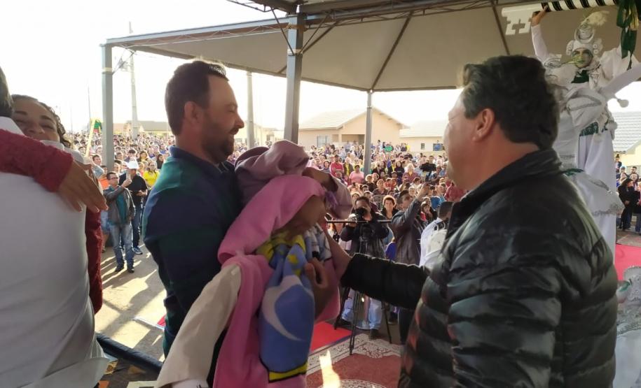 Governo entrega 193 casas populares em Terra Boa