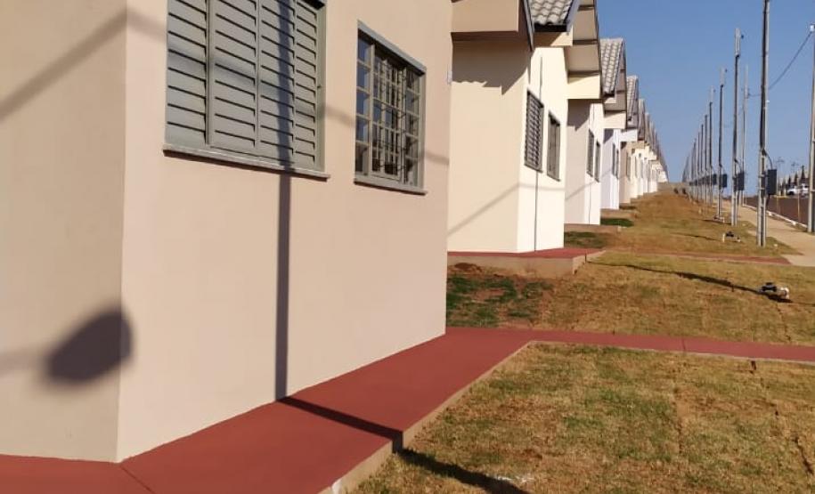 Governo entrega 193 casas populares em Terra Boa
