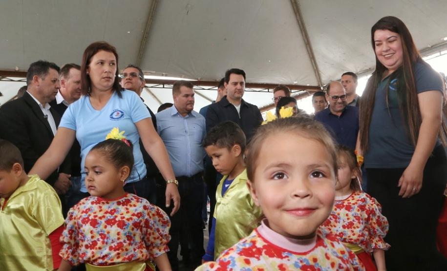 367 famílias recebem títulos de propriedade de imóveis no Litoral