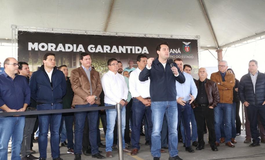 367 famílias recebem títulos de propriedade de imóveis no Litoral