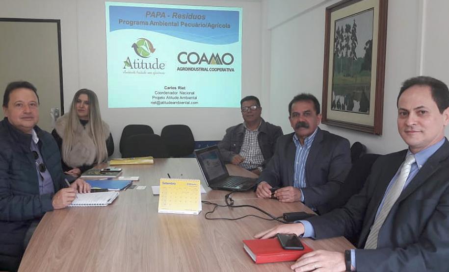 Estado e cooperativa discutem logística reversa de medicamentos veterinários