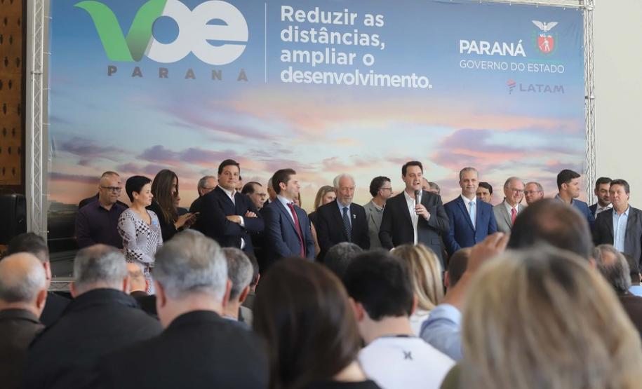 Acordo entre Governo do Estado e Latam abre 71 novos voos no Paraná