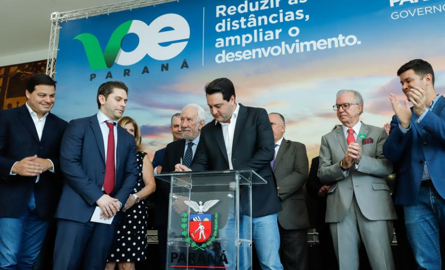 Acordo entre Governo do Estado e Latam abre 71 novos voos no Paraná