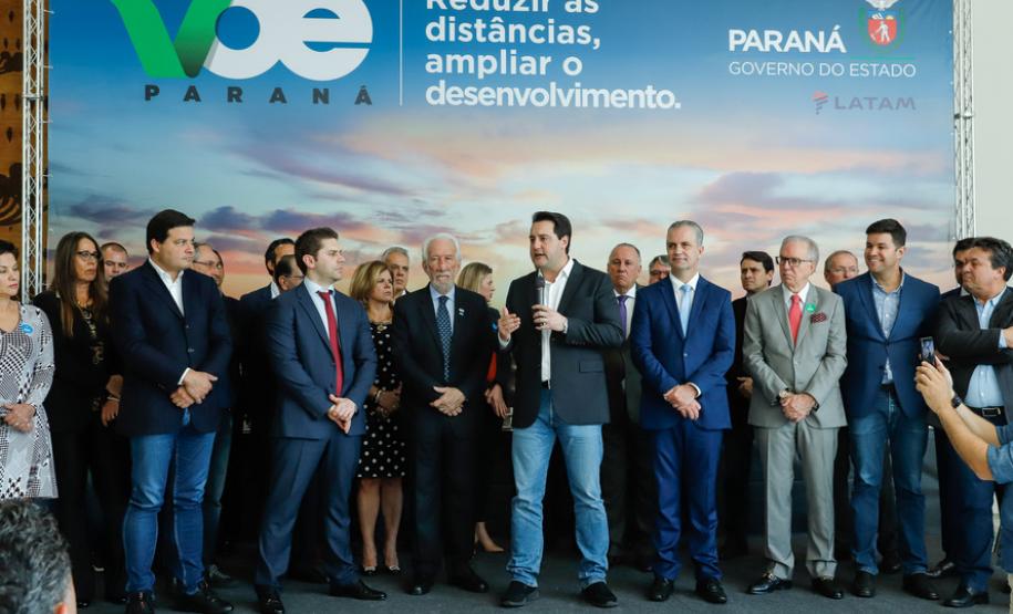 Acordo entre Governo do Estado e Latam abre 71 novos voos no Paraná