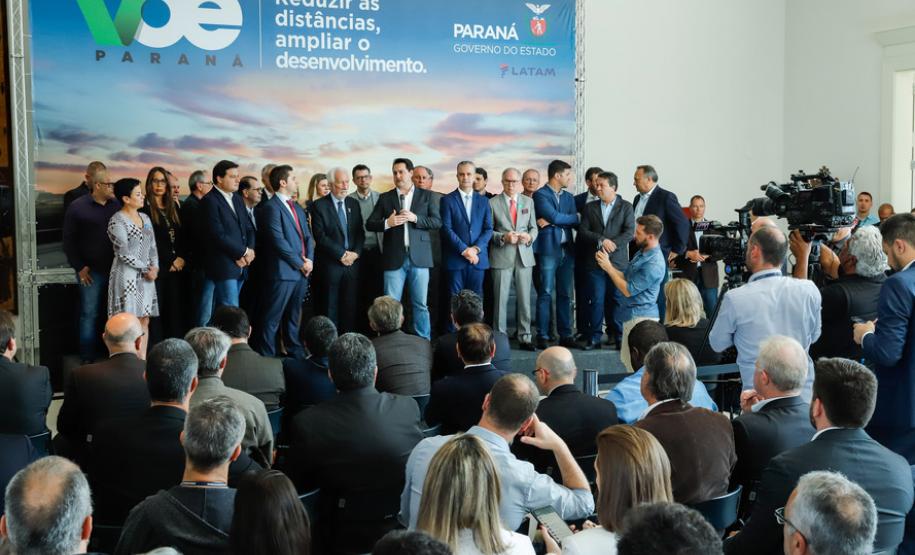 Acordo entre Governo do Estado e Latam abre 71 novos voos no Paraná