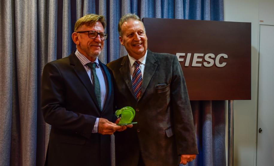 Estado é premiado pela implantação do Selo Clima Paraná Estado é premiado pela implantação do Selo Clima Paraná