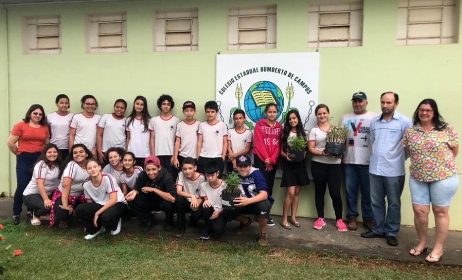 Envio de mudas às escolas mobiliza mais de 3 mil pessoas Envio de mudas às escolas mobiliza mais de 3 mil pessoas