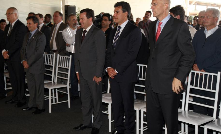 Governador, Jonel Iurk e autotidades na fábrica verde