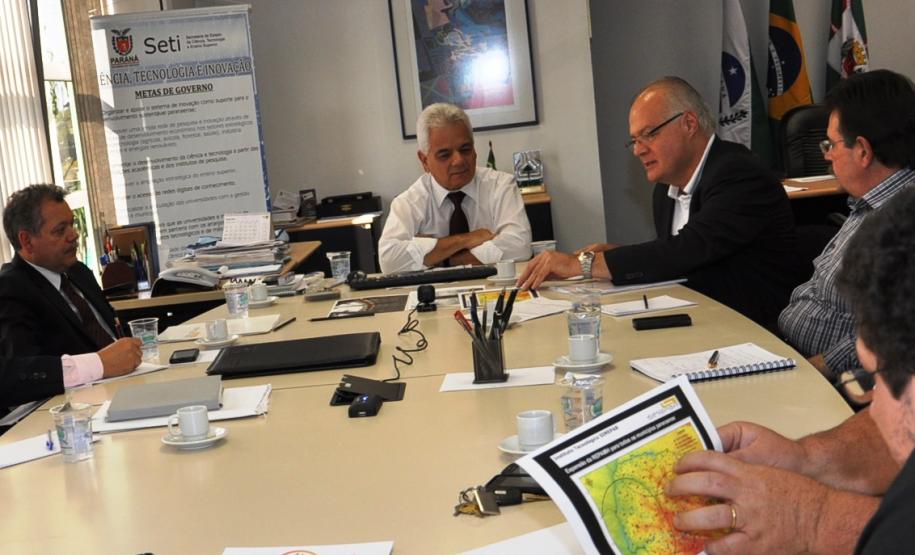 Secretários em reunião. Alípio, Iurk e Cesar Silvestri.