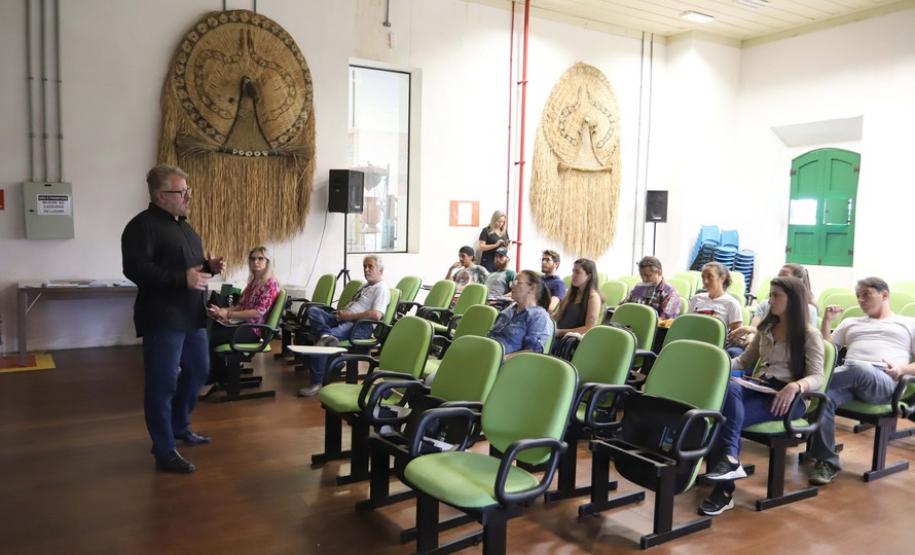 Comerciantes são capacitados para receber turistas na temporada Comerciantes são capacitados para receber turistas na temporada