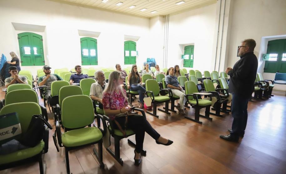 Comerciantes são capacitados para receber turistas na temporada Comerciantes são capacitados para receber turistas na temporada