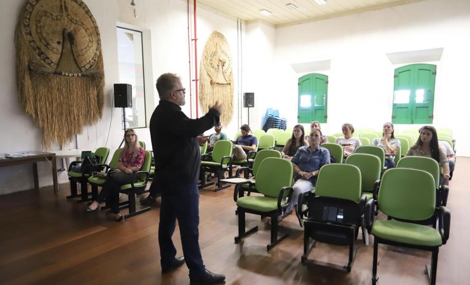 Comerciantes são capacitados para receber turistas na temporada Comerciantes são capacitados para receber turistas na temporada