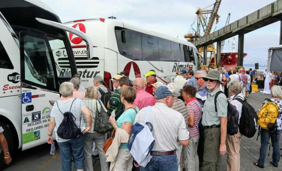 Porto de Paranaguá volta a receber navio de passageiros Porto de Paranaguá volta a receber navio de passageiros