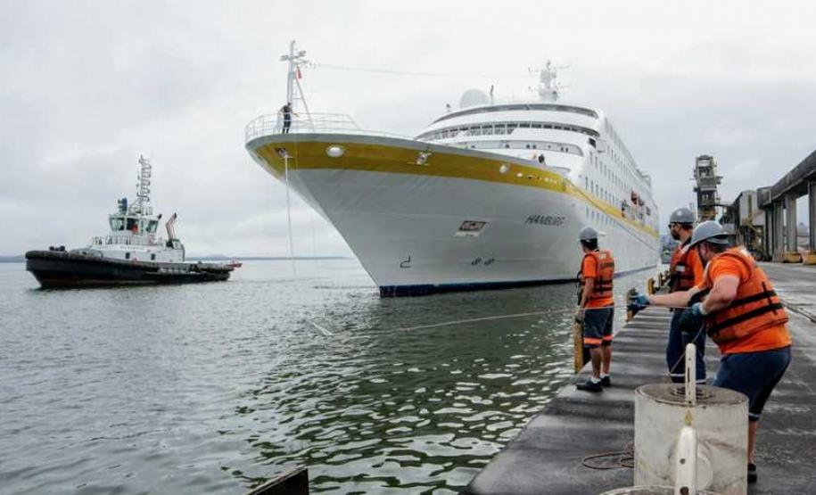 Porto de Paranaguá volta a receber navio de passageiros Porto de Paranaguá volta a receber navio de passageiros