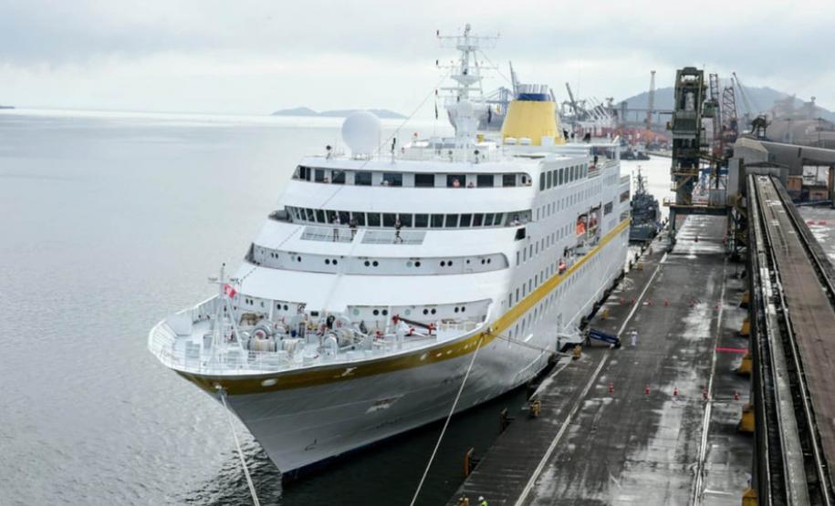 Porto de Paranaguá volta a receber navio de passageiros Porto de Paranaguá volta a receber navio de passageiros