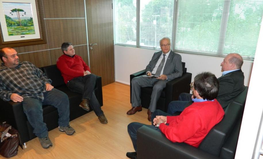 Visitas 4 de setembro Jonel Iurk, os prefeitos de Capanema, Milton Kafer, Claudiomiro Quadri , de Capitão Leônidas Marques, acompanhado de seu vice-prefeito Décio Dallabrida.