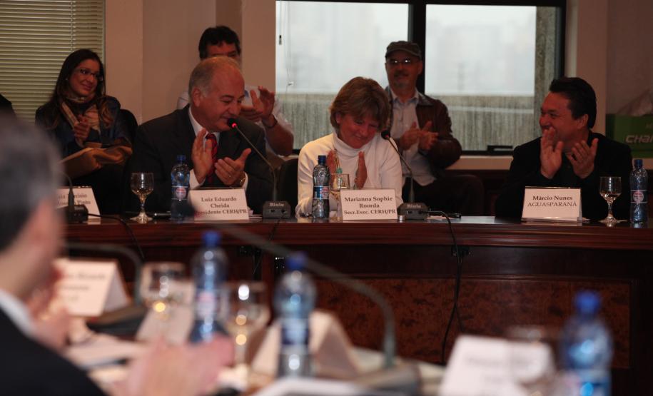 Estado e sociedade compartilham a gestão dos recursos hídricos Estado e sociedade compartilham a gestão dos recursos hídricos