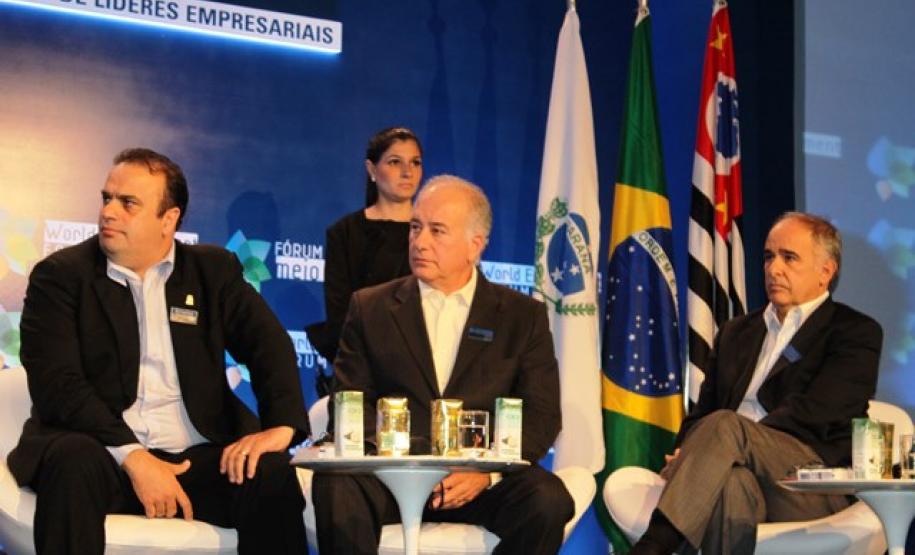 No Fórum Mundial de Meio Ambiente, Richa assina decreto do Pacto das Águas