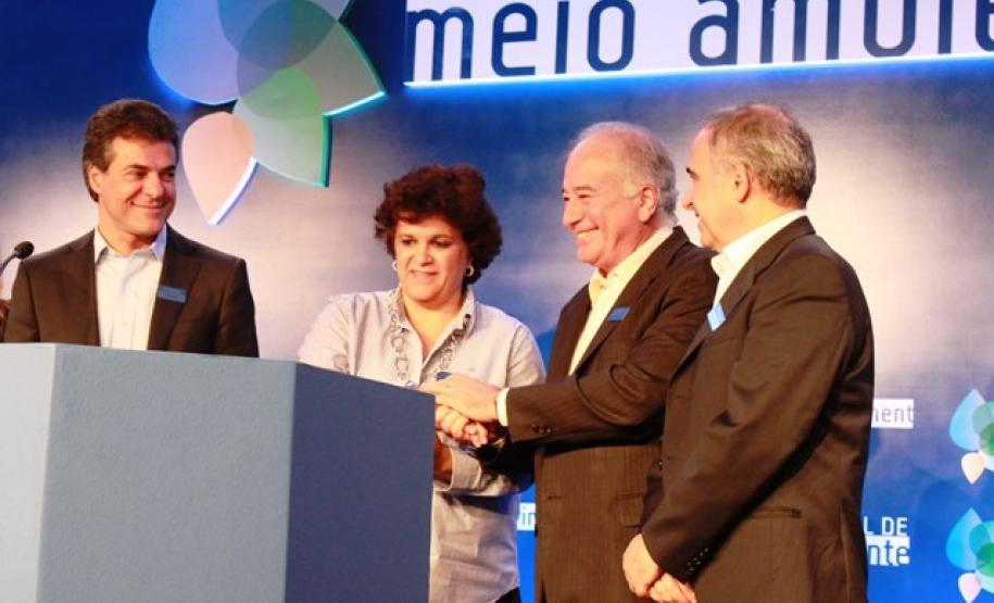 No Fórum Mundial de Meio Ambiente, Richa assina decreto do Pacto das Águas