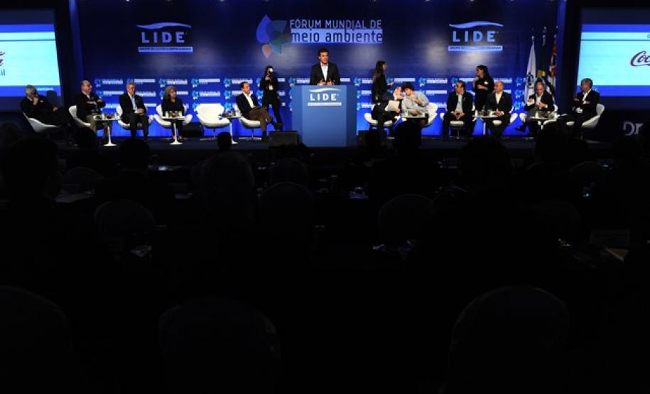 No Fórum Mundial de Meio Ambiente, Richa assina decreto do Pacto das Águas