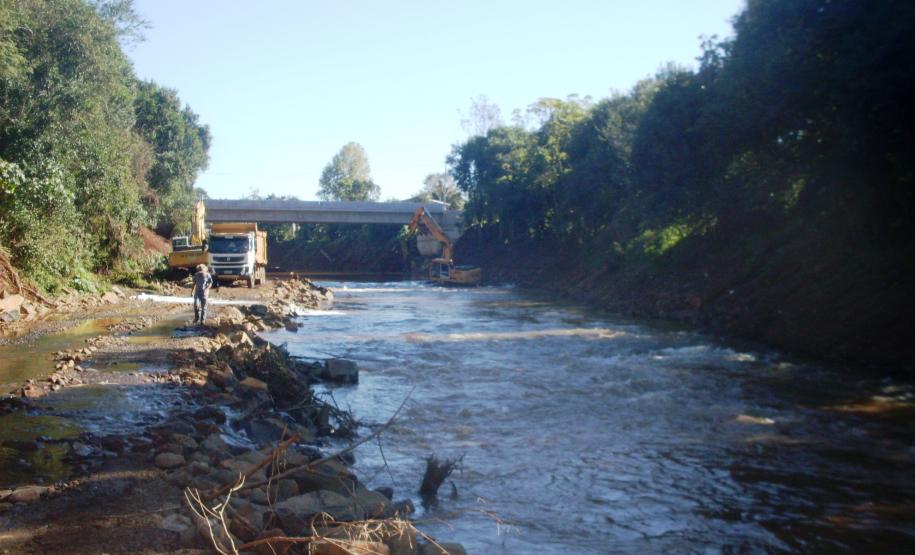 Durante as fortes chuvas ocorridas no mês de junho, as famílias que vivem nas proximidades do rio Marrecas, em Francisco Beltrão, na região Sudoeste do Paraná, puderam ser avisadas com três horas de antecedência de que o nível do rio iria subir. O rio também passa por obras de drenagem, que já aumentar a sua vazão.