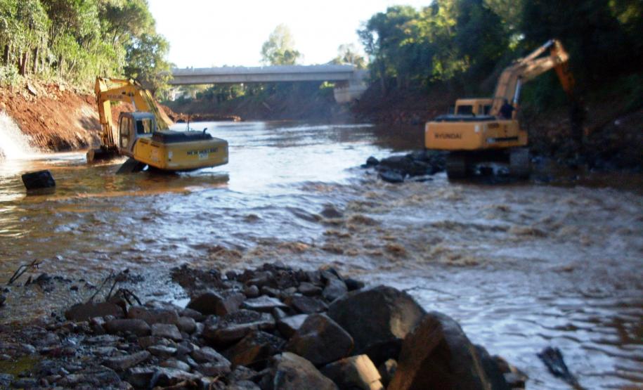 Durante as fortes chuvas ocorridas no mês de junho, as famílias que vivem nas proximidades do rio Marrecas, em Francisco Beltrão, na região Sudoeste do Paraná, puderam ser avisadas com três horas de antecedência de que o nível do rio iria subir. O rio também passa por obras de drenagem, que já aumentar a sua vazão.