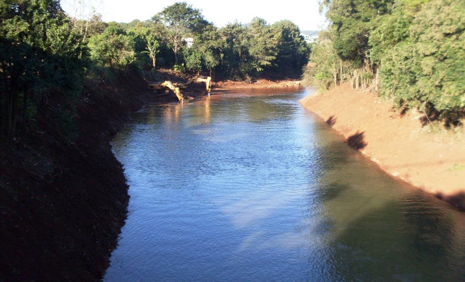 Durante as fortes chuvas ocorridas no mês de junho, as famílias que vivem nas proximidades do rio Marrecas, em Francisco Beltrão, na região Sudoeste do Paraná, puderam ser avisadas com três horas de antecedência de que o nível do rio iria subir. O rio também passa por obras de drenagem, que já aumentar a sua vazão.